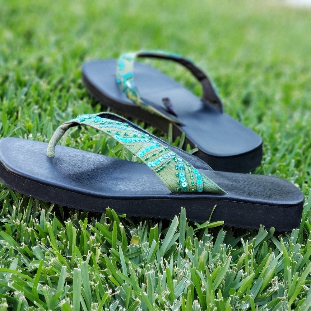 🌴 Tropical Tantrum Sequin & Bead Sandals Like New 🏖🌊